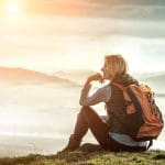 wanderfrau_im_Sonnenuntergang